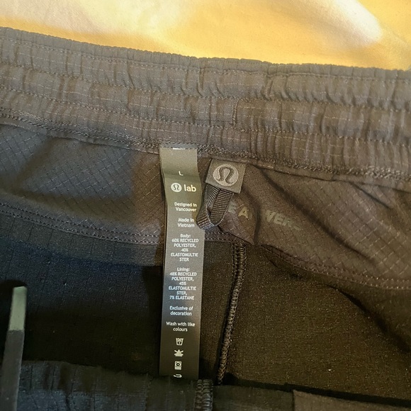 Lululemon LAB Textured Grid Short 6"' - Large - Black- New - Picture 4 of 4